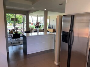 Interior - MID CENTURY MODERN  3 Bedroom  Rancher in Beautiful Indian Wells (Indian Wells)