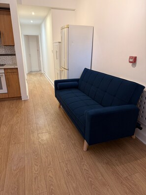 Living area - Charming London Apartment With 2 Bedrooms 2 Bath (London)