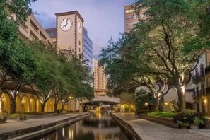 Miscellaneous - Comforts of home with lakeside view near Airport & Toyota Music Factory (Irving)
