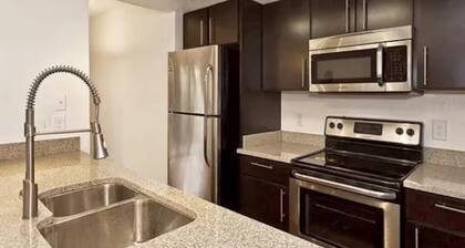 Comforts of home with lakeside view near Airport & Toyota Music Factory