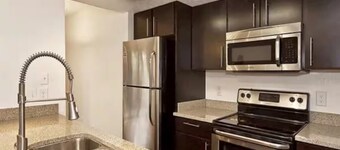 Comforts of home with lakeside view near Airport & Toyota Music Factory