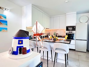Fridge, microwave, oven, dishwasher - Windmill Hill Gem Townhouse By BeCherish (Albufeira)