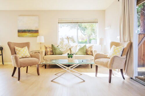 Spacious Mountain View DT 3BR Gem Great for Work & Family