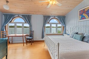 4 bedrooms, iron/ironing board, WiFi, bed sheets