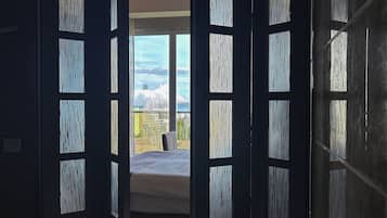 3 bedrooms, in-room safe, desk, iron/ironing board