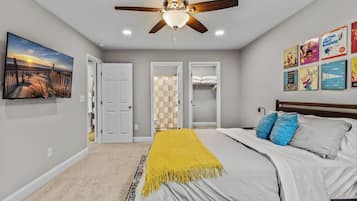 3 bedrooms, desk, iron/ironing board, travel crib