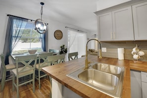 Dining - 310HC - Spacious 5BR Villa with Private Pool - near Disney & Attractions (Davenport)