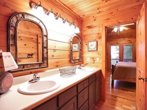 3 bedrooms, free WiFi, bed sheets - Peaceful Peaks Family Vacation (Blue Ridge)
