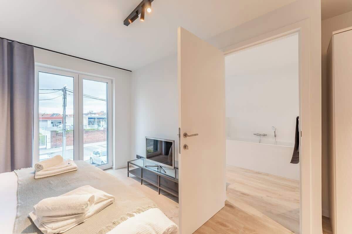 3 slaapkamers, een bureau, een strijkplank/strijkijzer, wifi