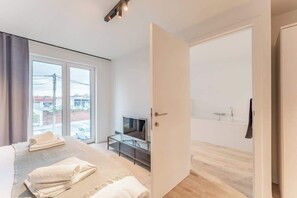 3 bedrooms, desk, iron/ironing board, WiFi - Modern & Spacious House (Kortrijk)