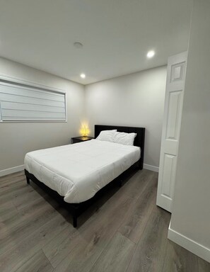 3 室のベッドルーム、アイロン / アイロン台、WiFi、ベッドシーツ