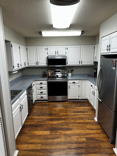 Downtown Mooresville Gem - Walk to Main Street & Local Eateries