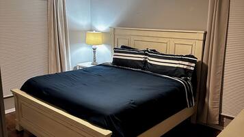 2 bedrooms, iron/ironing board, internet, bed sheets