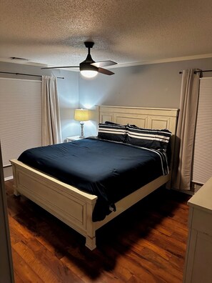 2 habitaciones, tabla de planchar con plancha, internet y ropa de cama 