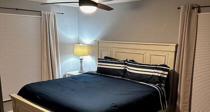 Downtown Mooresville Gem - Walk to Main Street & Local Eateries