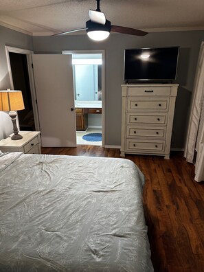 2 habitaciones, tabla de planchar con plancha, internet y ropa de cama 