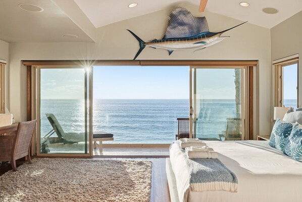 4 bedrooms, desk, iron/ironing board, free WiFi - Oceanfront at Windansea | Luxe 3-Story Home w/ Views, A/C, Garage (La Jolla)