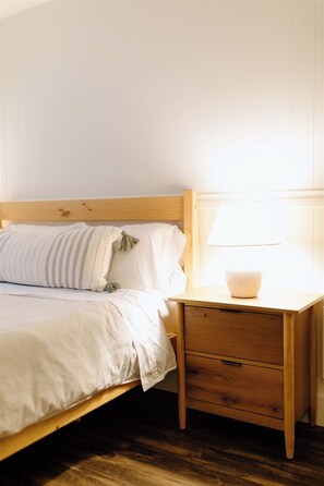 2 عدّة غرف نوم ومكواة/لوح كي وواي فاي وملاءات أسرّة