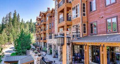 Luxury Ski-In and Ski-Out 2-Bedroom+Den Villa at Hyatt Northstar Lodge
