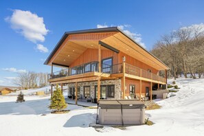 Exterior - THE VIEW! Hot Tub + Fire Pit + Private (McHenry)