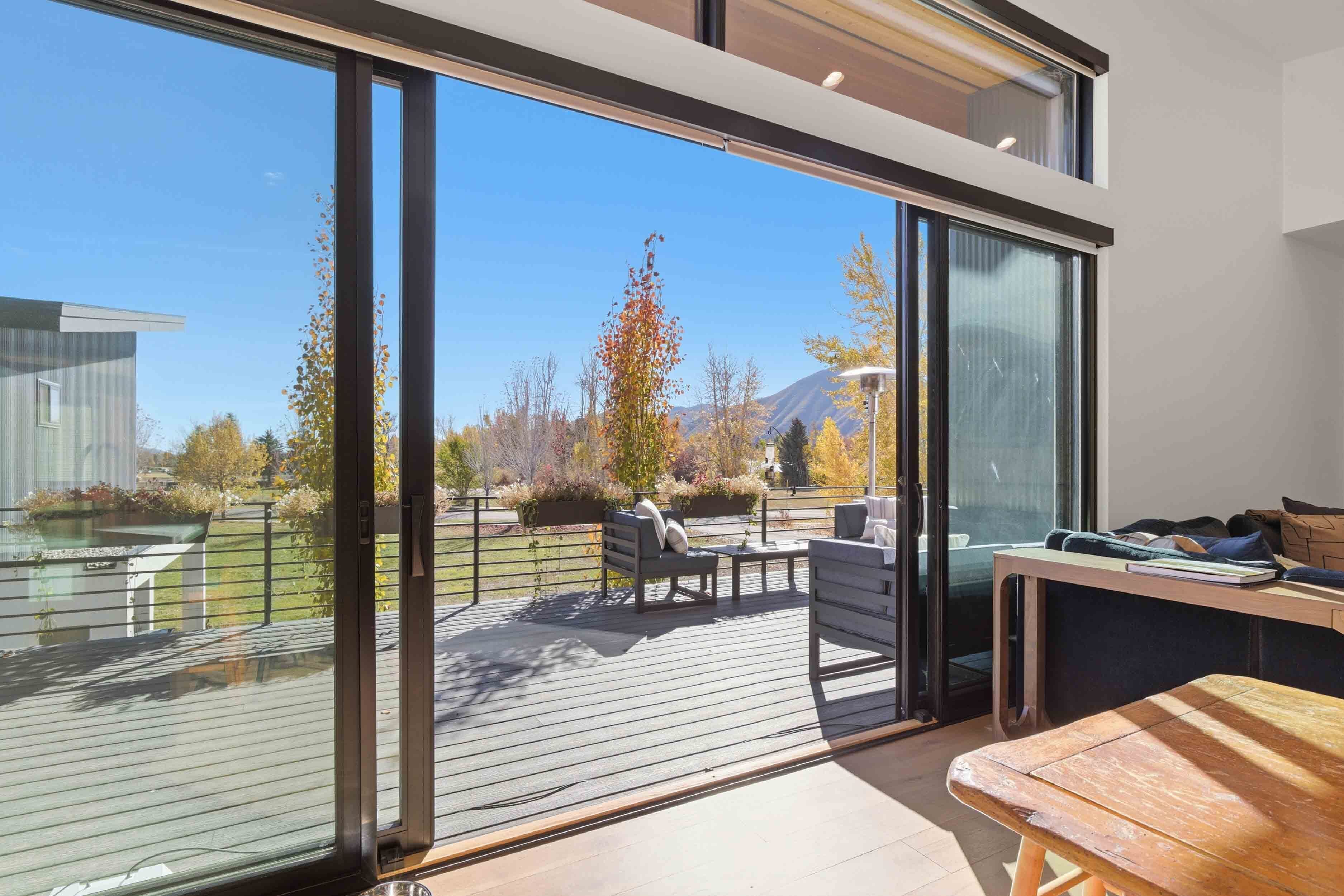 Smart TV, fireplace, books, offices