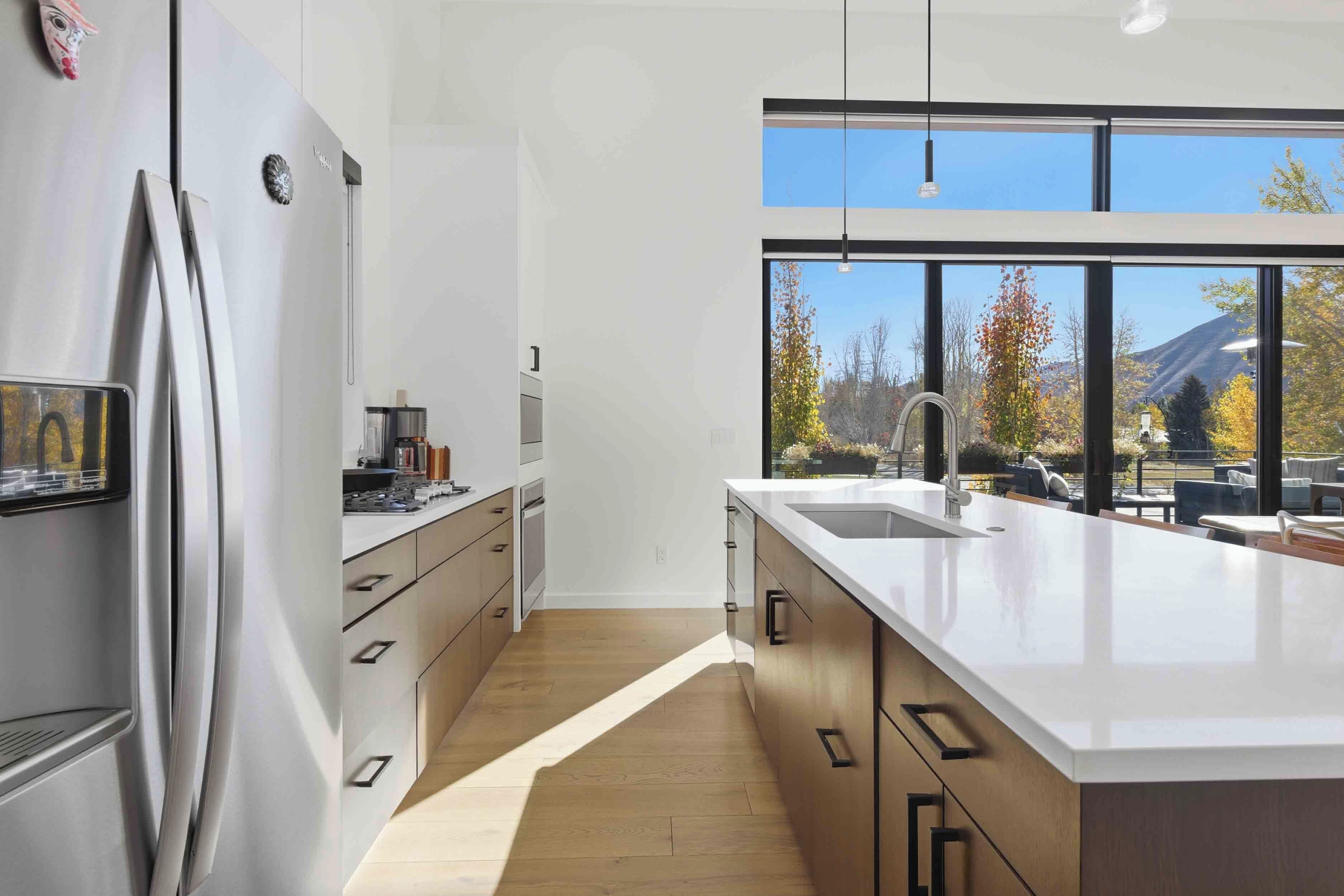 雪櫃、微波爐、焗爐、爐具