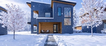 The Ridgehouse | Modern Mountain Stay with Sauna Near Trails & Skiing