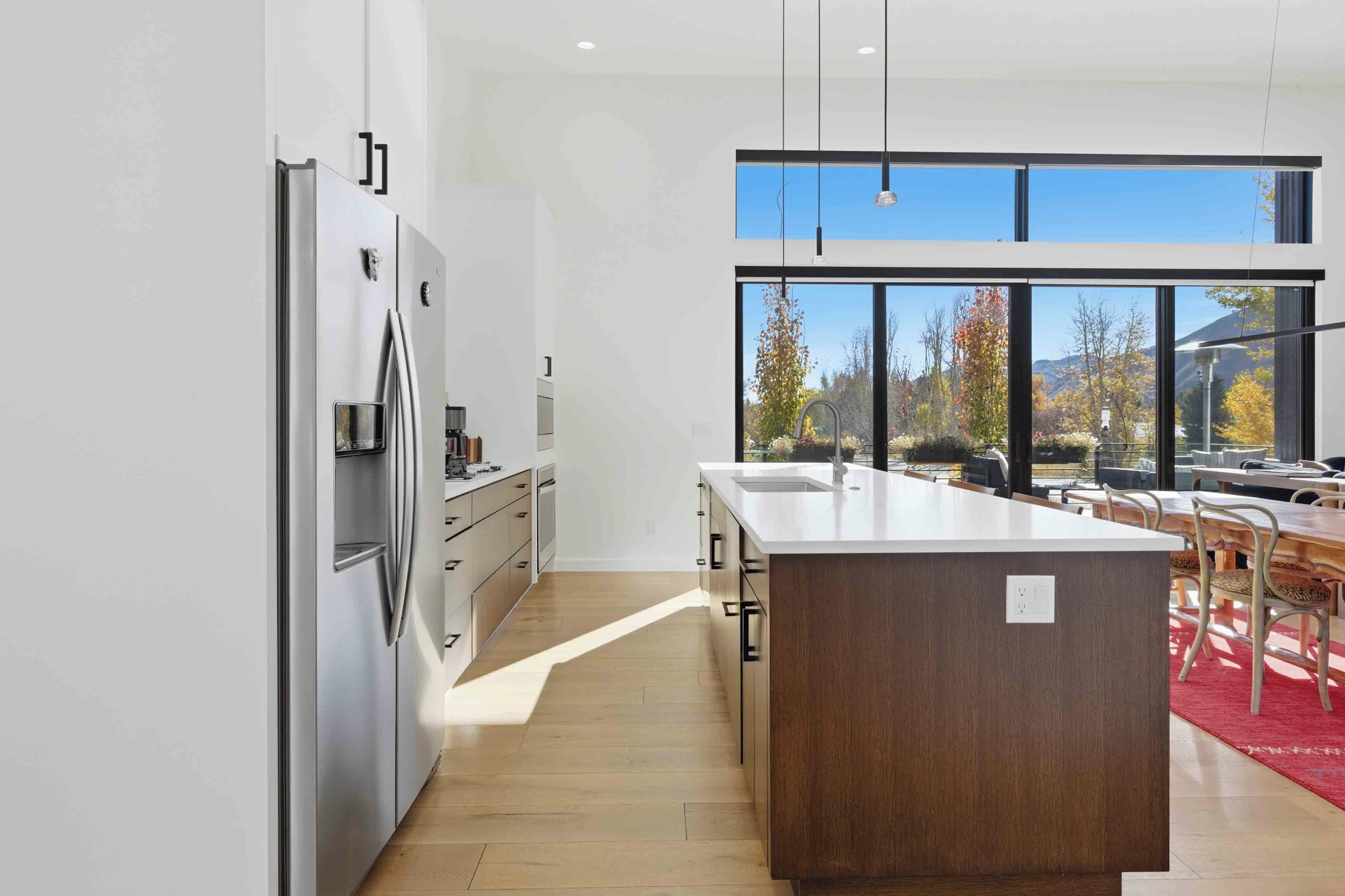 冰箱、微波炉、烤箱、炉灶