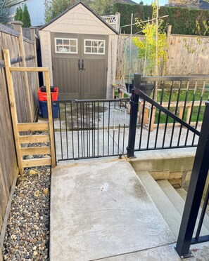 Property grounds - Excellent Place to Stay (Coquitlam)