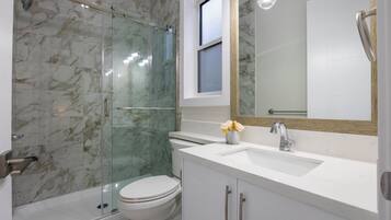 HÄrtork, handdukar, tvÄl och toalettpapper