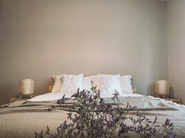 Appartamento Standard | Biancheria da letto di alta qualità, copriletto in piuma