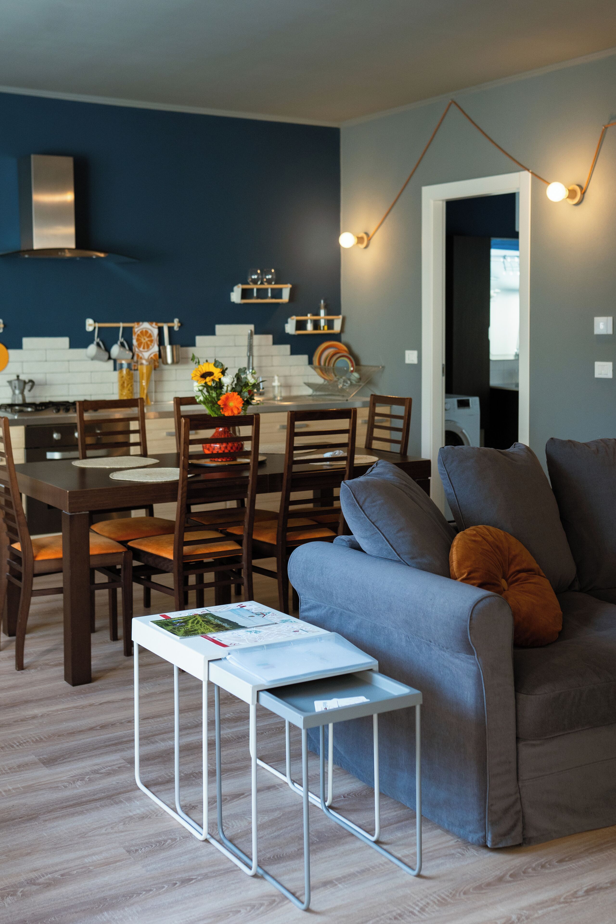 Superior-Apartment | Wohnbereich | 50-Zoll-Smart-TV mit Kabelempfang