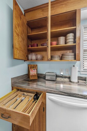 Fridge, microwave, oven, stovetop - 3/1.5 Southern Grace (Dothan)