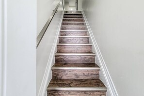 Interior - Stylish fun spacious place 10 min to Niagara Falls (Niagara Falls)