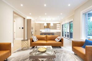 Interior - Custom Home in Etobicoke [20 Minutes to Downtown] (Mississauga)