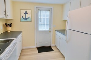 Fridge, microwave, oven, stovetop - “My Two Buoys” Duplex ~ Sleeps 6~ Walk to Beaches ~ Dennisport, Cape Cod (Dennis)