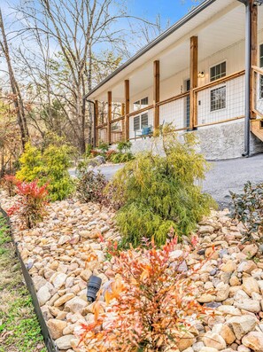 Exterior detail - Dragonfly Grove ~ Hot Tub, Sauna, Outdoor Movies (Pigeon Forge)