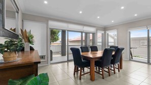 Dining - Beach Break Hideaway - Light, Space & Stroll-to-Sand Convenience (The Entrance North)