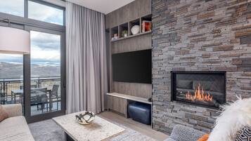 Smart TV, fireplace, video games, table tennis