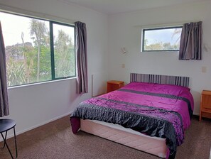 4 bedrooms, bed sheets, wheelchair access