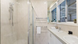 Shower - Lemon & Myrtle Cottage (Myrtleford)