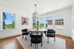 Dining - Luxurious 1-of-a-kind home with sweeping City views in Coolidge Corner Brookline (Brookline)