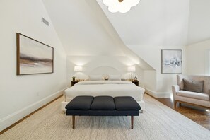 4 bedrooms, iron/ironing board, WiFi, bed sheets - Luxurious 1-of-a-kind home with sweeping City views in Coolidge Corner Brookline (Brookline)