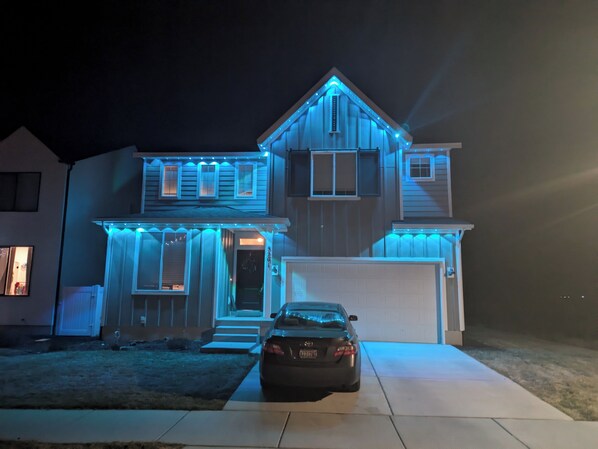 Exterior - Spacious 3450 sq ft 5-bedroom house in beautiful Eagle Mountain! (Cedar Valley)