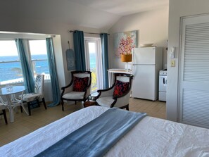 1 bedroom, iron/ironing board, WiFi, bed sheets - Private pool and private beach in this wonderful Warwick beachfront apartment (Warwick Parish)