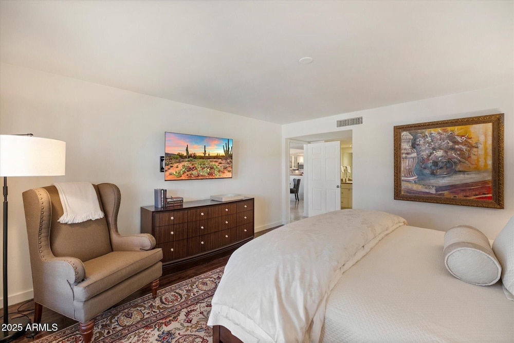 Photo inspiration: Gallery Detail: Gated Luxury 2 Bedroom Penthouse Condo
