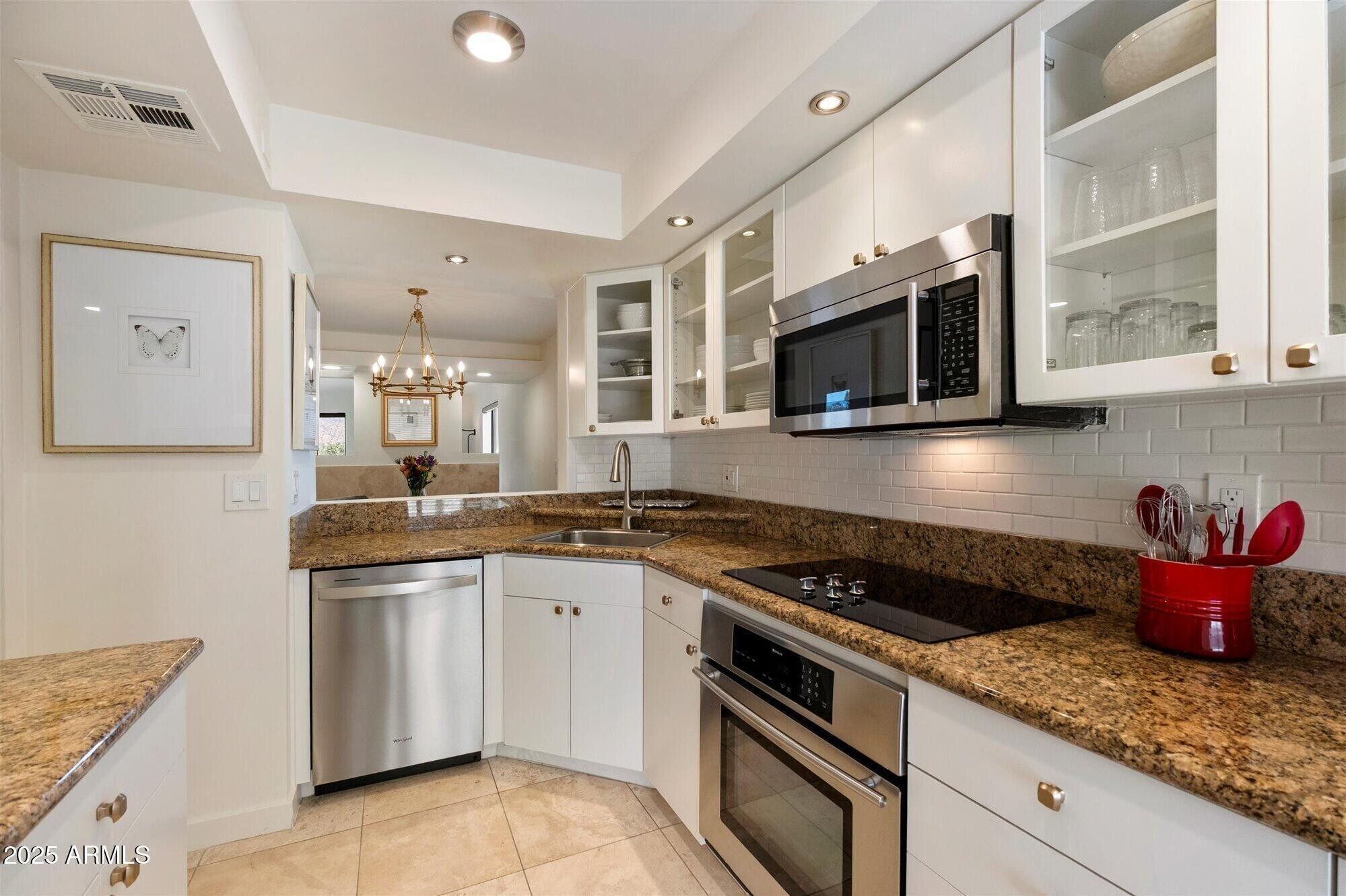 冰箱、微波炉、烤箱、炉灶