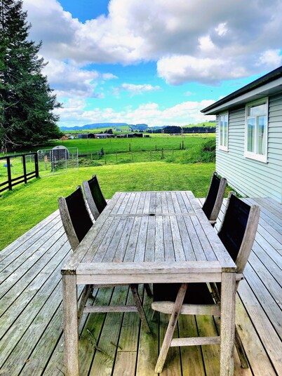 Peaceful 3-Bedroom Rural Village Retreat Near Lake Ātiamuri