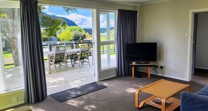 Peaceful 3-Bedroom Rural Village Retreat Near Lake Ātiamuri