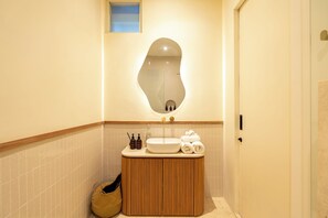 Bathroom - Modo Suites  (Pecatu)